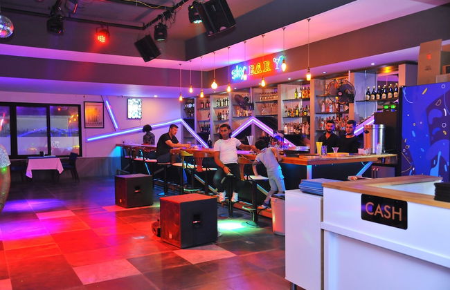 Beach Front Apartment Close to Centre of Side With all you Desire Sleeps up to 4 - Photo 14