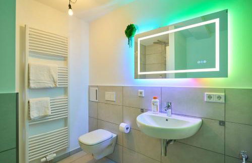 WOOD WORLD Luxury III Massage - Tischkicker - Parken - Küche - Light Show - Trambolin - Foto 13