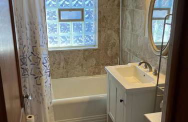 The Parsonage of Marshall-4BR 2BA Entire House - Foto 9