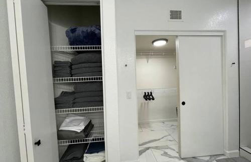 Gorgeous Abode 3 Bedrooms Hide-out in Mesa - Photo 34