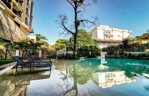 306 Bl 03 - WaldGarten Bombinhas - 50 m do Mar e Frente Avenida - Condomínio de Alto Padrão - Piscina - Academia - Salão de jogos - Foto 2