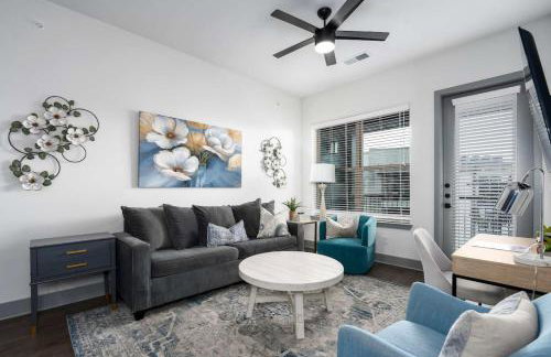 Luxury Apartment with Pool, Restaurants, Shopping) - Photo 18