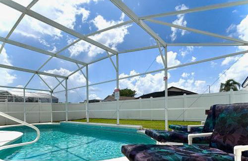 Family Home, Near Disney-Private pool, Spacious 3BR Retreat - Photo 1