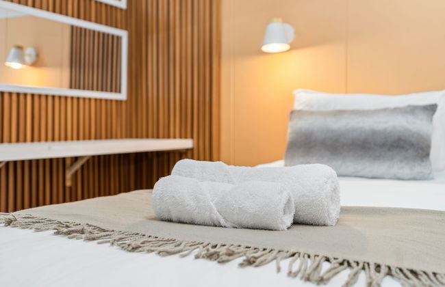 Mayfair Luxury 212 - Photo 23