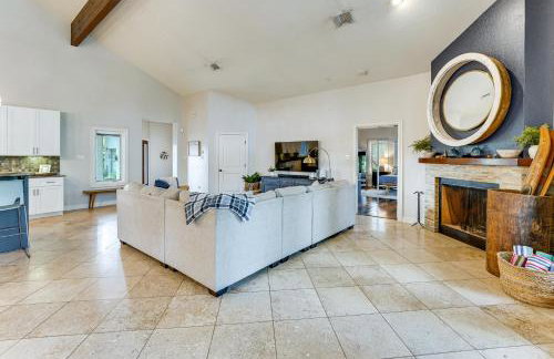 4-Season Boathouse, Hot Tub! Guadalupe River Oasis - Foto 7