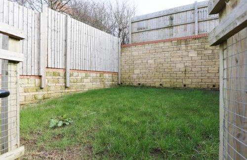 Gregor Place Modern four Bedroom House in Calne with Private Parking, perfect for teams or families staying in the area, Long stays welcome - Photo 50