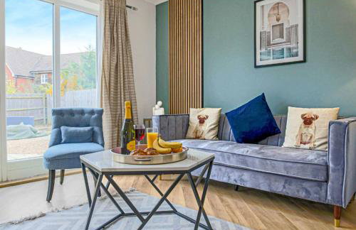 Middleton House with Free Parking, Fast-Wifi, SmartTV and Garden by Yoko Property - Photo 1