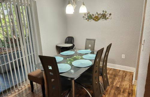 Beautiful 2-Bedroom Condo Near Universal and other Orlando Attractions, King Bed & Wi-Fi - Foto 14