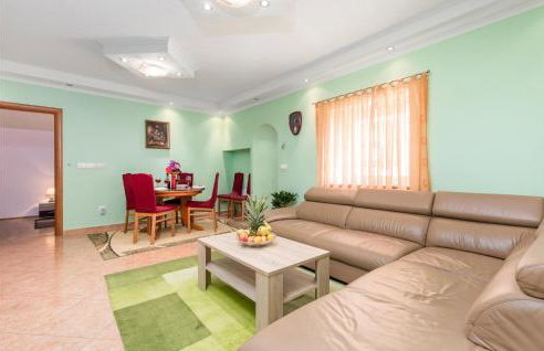 Nice Apartment In Garica With Wifi - Photo 16