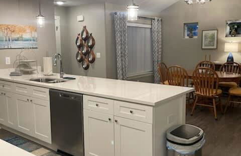 Modern 2 bed condo with office - Photo 8