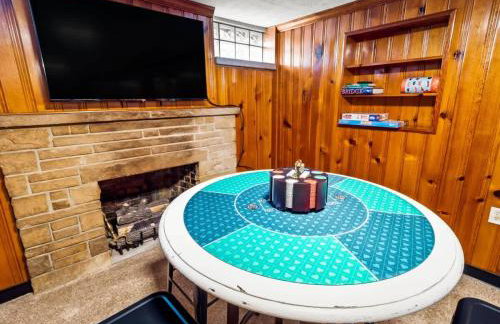 4 Bedroom Pool and Hot Tub Home Near Cleveland - Photo 72