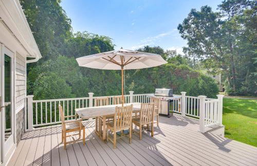 Coastal-Modern Home Less Than 3 Mi to Charlestown Beach! - Foto 24