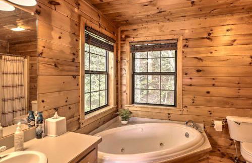 Cozy Cherry Log Cabin about 10 Mi to Mercier Orchards - Foto 13