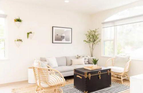 Cheerful 4BD Home in the Heart - Foto 9