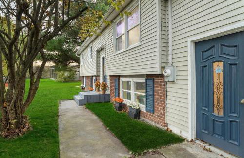 Near Ithaca! Hot Tub! LRG Home! Sleeps 8 Dogs ok! - Foto 17