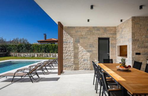 Villa Levita with Pool - Photo 5