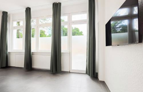 Tolstov Apartments - 3 Room Apartment - Kitchen - Dining Room - Terrace - 25 min to Messe DUS - Foto 10