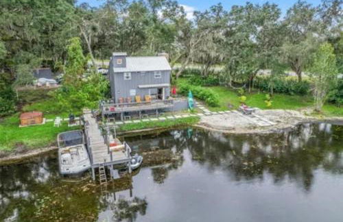 cozy lakeside retreat - Photo 1