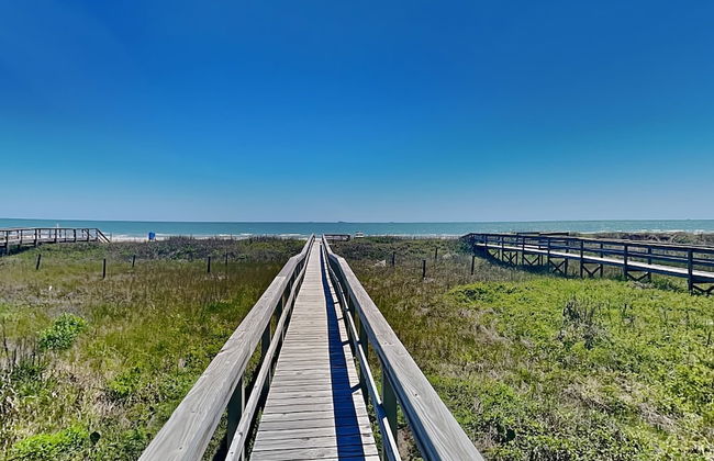 Lighthouse By the Sea - Photo 37