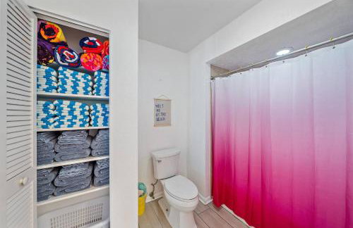 Poolside Paradise: Game room, Pickle ball & Pool - Foto 50