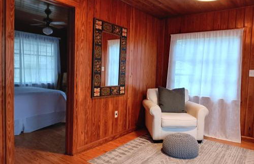 Mid Century Style Cottage Near Historic Downtown - Foto 51