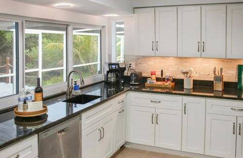 Bring Snacks and Relax! Waterfront, Heated pool, Cribs, Pets, Rods, BBQ - Foto 17