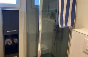 Nancy, Magnifique studio totalement climatisé, meublé, salle de bains et wc séparés, parking privé, cuisine équipée, WIFI - Foto 44