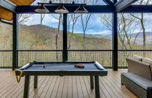 Deck and Mountain Views Black Chalet in Glenville - Foto 30