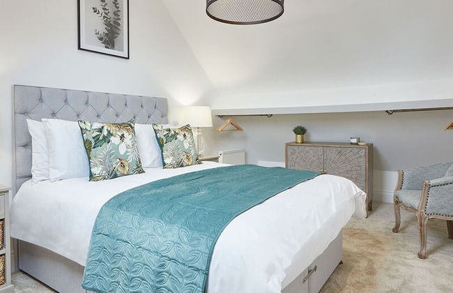 Host Stay Dunsley Chapel - Photo 1