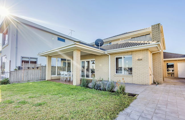 StayAU Magnificent Lakefront Villa - Foto 48