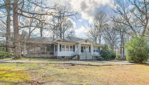 Central and Ornate Sewanee Home with Screened-In Porch - Foto 2