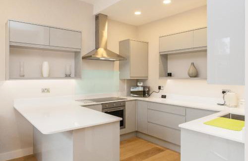 Beautiful 2 bed terrace flat close to Greenwich - Pass the Keys - Photo 4