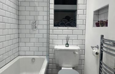 Cozy & unique two bedroom apt in the heart of town - Foto 4