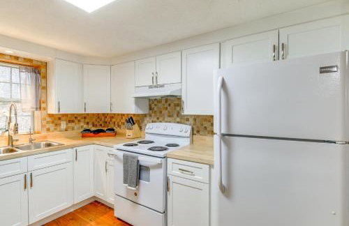 Peaceful South Holston Lake Cabin with Dock and Deck! - Foto 10