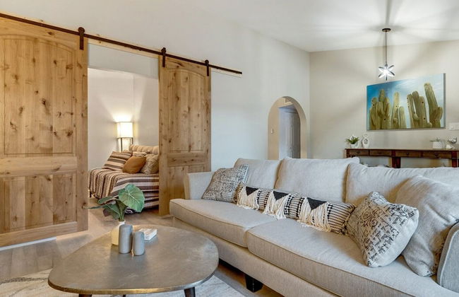 Modern and Stylish Remodeled 4 Bdrm w/ HTD Pool! - Foto 7