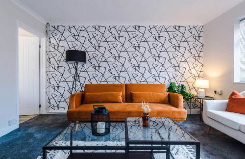 Cheerful 3 bedroom home with parking near Chester - Photo 52