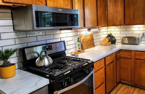 Ultra Comfy, Spotless & Spacious, Private Home in Boyne, Dogs Ok, Walk to Town - Foto 11