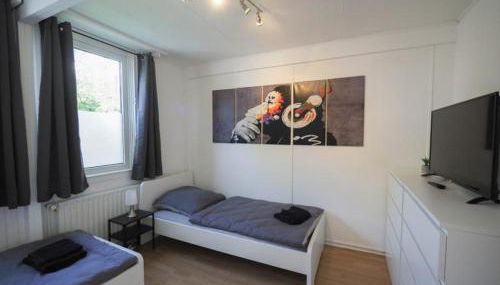 Monteurwohnung-mit-Terrasse-fuer-7-Personen-WLAN-TV-Kueche-Ahrensburg-Naehe-Hamburg-AGRP1204 - Foto 3