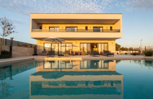 Villa Freedom - Five Bedroom House with Balcony - Foto 32