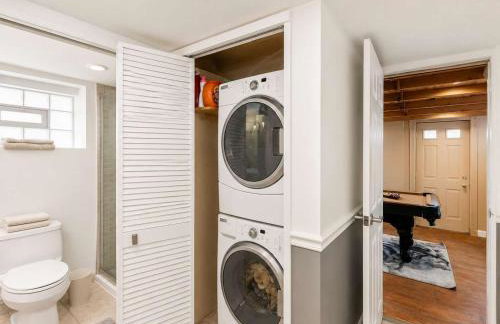 Beautiful 3BR 2BA Colonial House by CozySuites - Foto 31