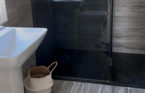 Plumstone view hot tub lodge in Pembrokeshire - Photo 7