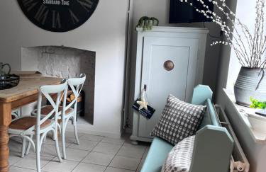 CWTCH COTTAGE Llantrisant 2 bed home - sleeps 4 - Foto 28