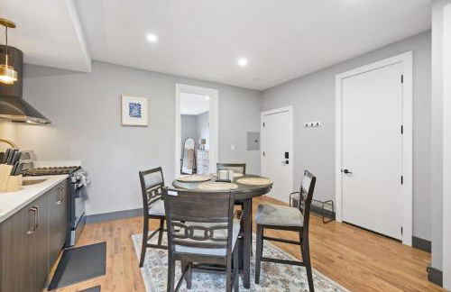 Luxury and Chic 2BR 2BA Apt only 15 Mins to NYC & Hoboken - Foto 12