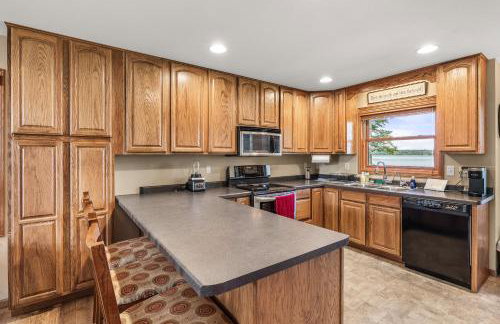 Family-Friendly 5BR House by the Lake - Foto 33