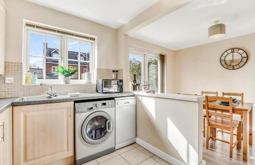 Charming 3-Bed Home with Garden & Parking - Foto 18