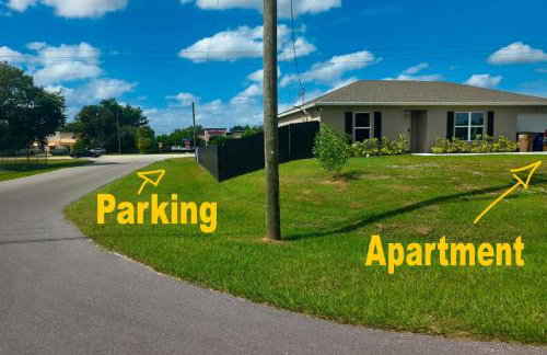Cozy with Private Entry Near Fort Myers & Airport - Foto 19