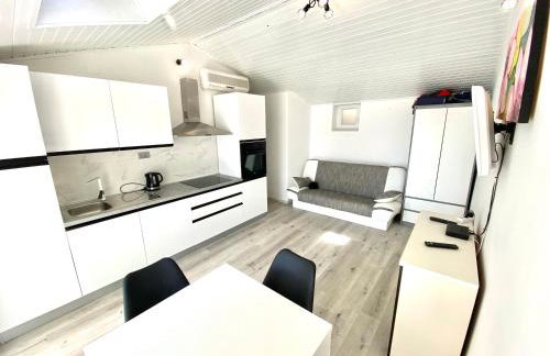 SANJA - with a large covered terrace and pool - Foto 10