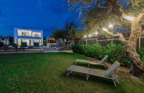 Antonia Villa - Luxurious Serenity with Private Pool, by ZanteWize - Foto 53