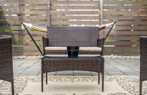 Near Downtown-2 En-Suites - Garage - Sleeps 9 - Foto 12