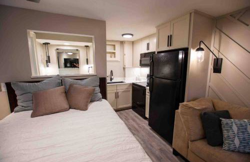 Modern Studio Basement with Private Entrance - Foto 9